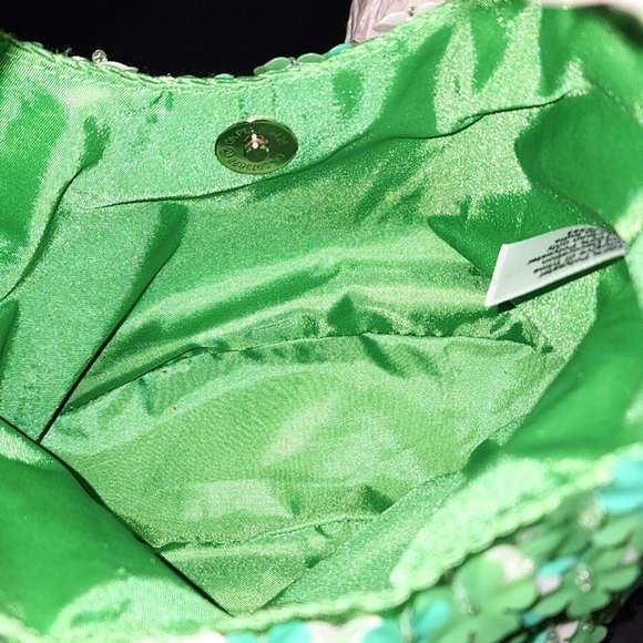 Handcrafted In India Green Flower Beaded Purse - Picture 5 of 7